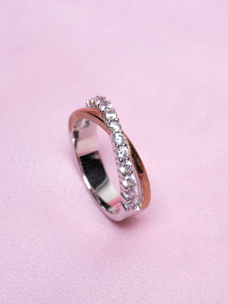 Dual-Tone Intersecting Band Ring