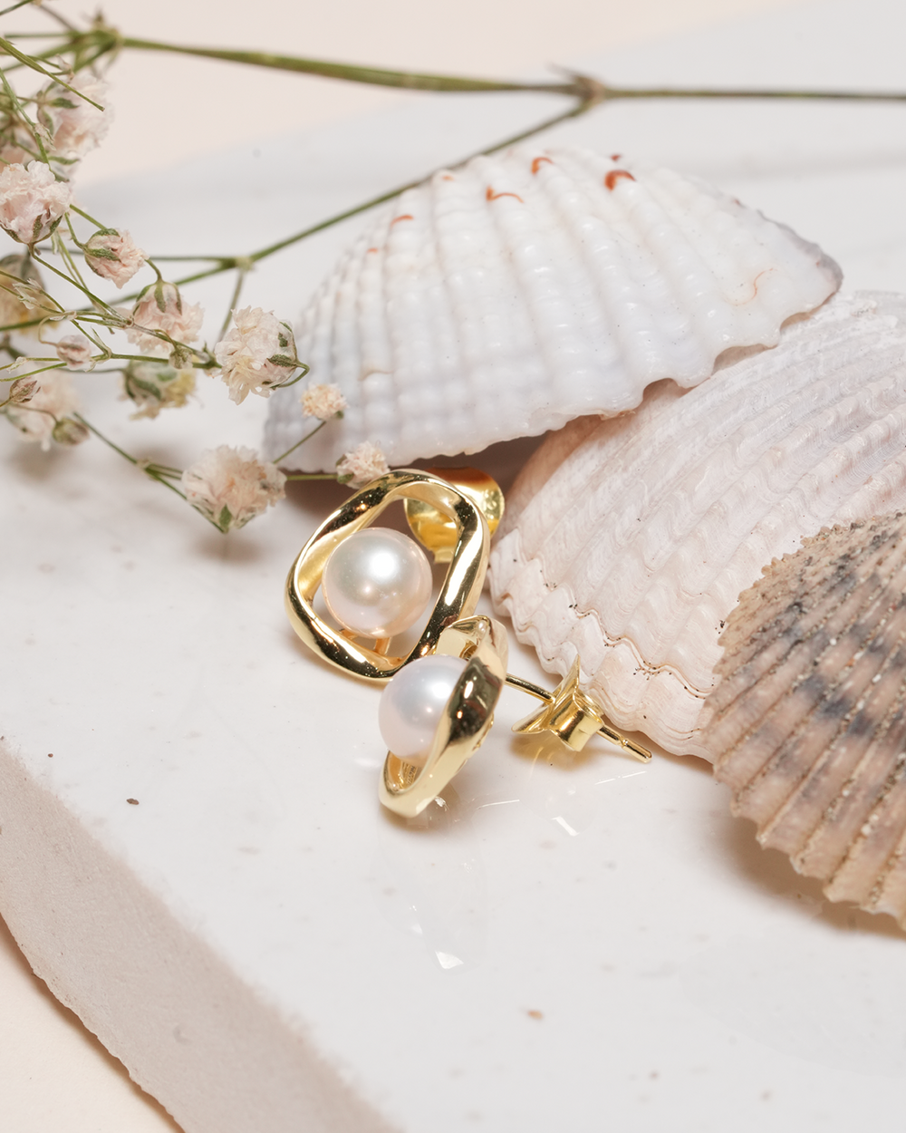 Aurora Pearl Swirl Stud Earrings