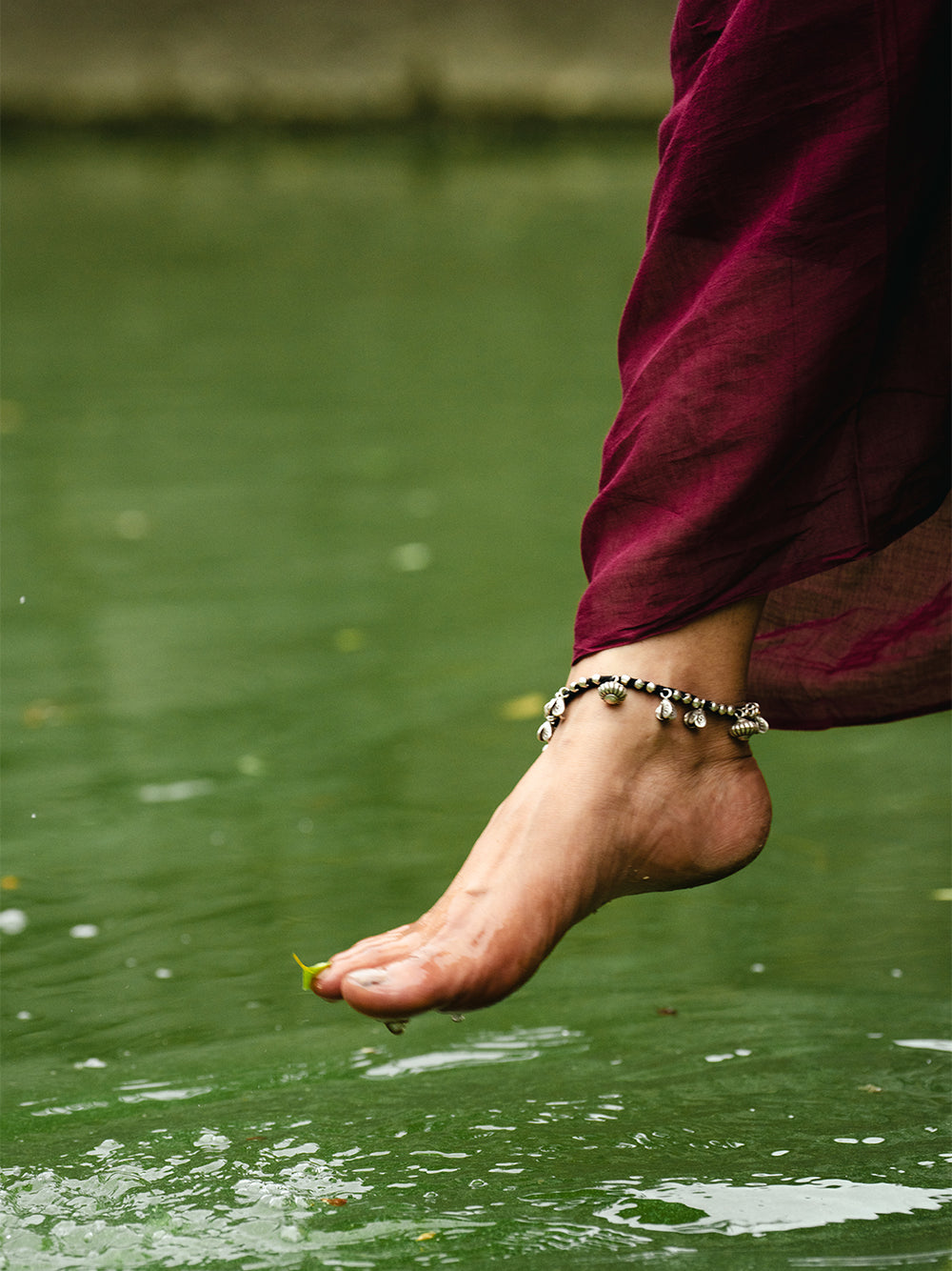 Oxidized Silver Sea Shell Charm Single Anklet